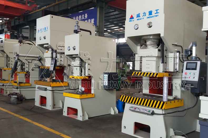 100噸液壓沖床車(chē)間現(xiàn)貨